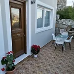Chez Kiki Et Ioannis Apartment