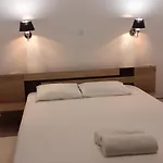 Chez Kiki Et Ioannis Lägenhet Engaraí