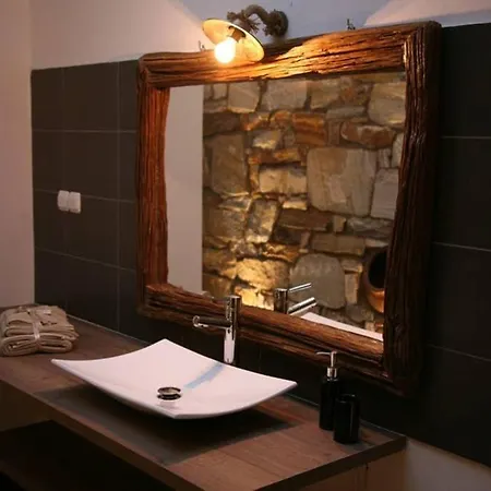 Chez Kiki Et Ioannis Lägenhet Engaraí