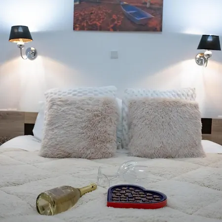 Chez Kiki Et Ioannis Lägenhet Engaraí