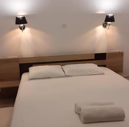 Chez Kiki Et Ioannis Lägenhet Engaraí